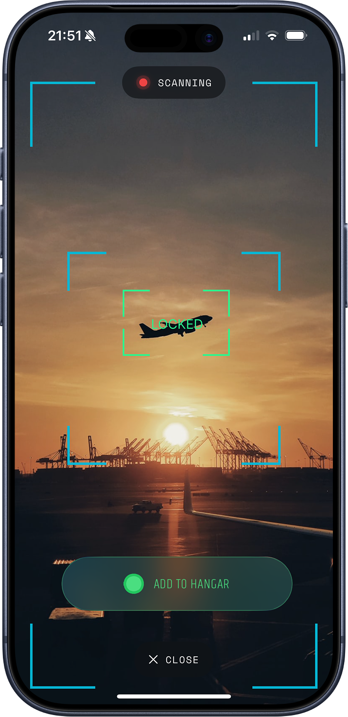 FlightCatcherPro main app interface - aircraft spotting game with lock-on feature and personal hangar collection